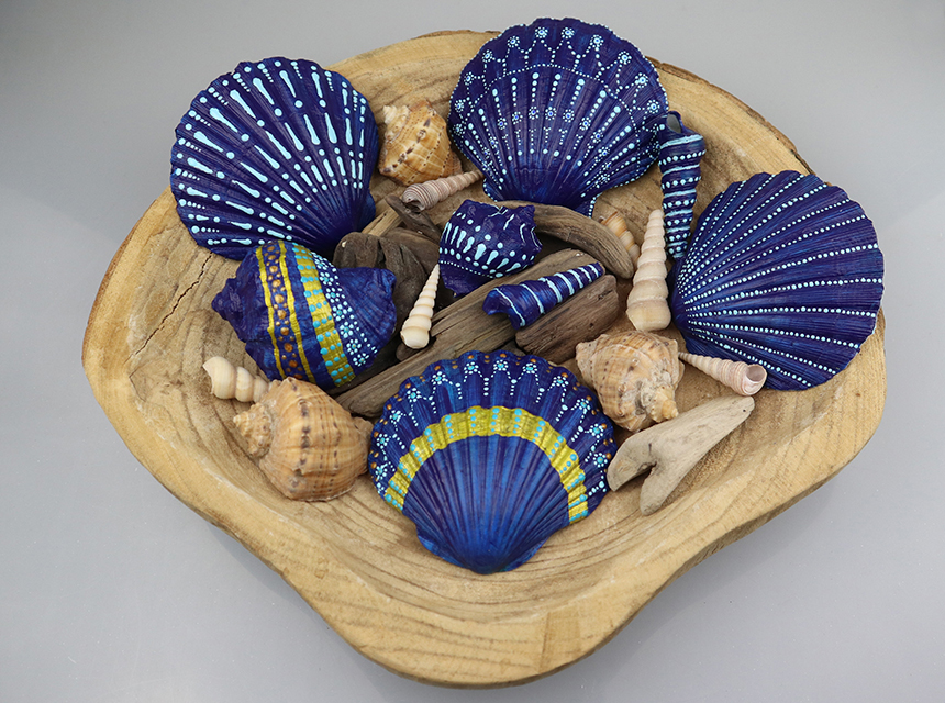 Painted scallop shells